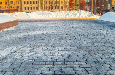 Соль портит брусчатку